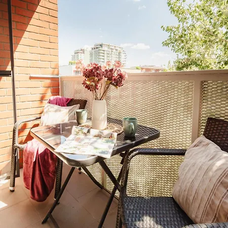 Luzna With Balcony And Parking 아파트 *